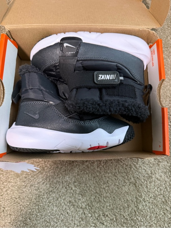 Nike Other - Nike Kids Black and White Strap Boot Sneakers